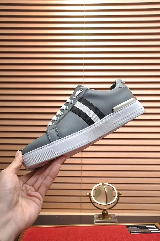 Philipp Plein Sneakers Lifestyle Gris Blanc Cuir Supérieur Étiquette de Talon Métallique 6
