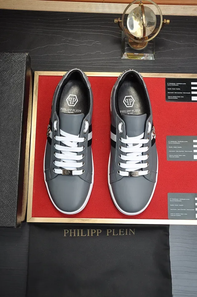Philipp Plein Sneakers Lifestyle Gris Blanc Cuir Supérieur Étiquette de Talon Métallique 9