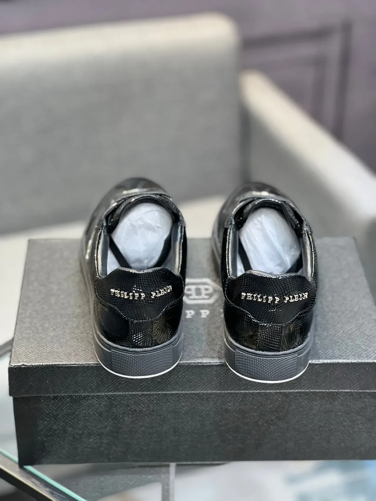 Philipp Plein Sneaker Lifestyle Noir Or Effet Texturisé Peau de Serpent Partie Supérieure Broderie Florale Sneaker Lifestyle 8