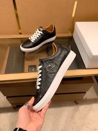 Philipp Plein Skull Low Baskets en cuir noir matelassé style de vie 3