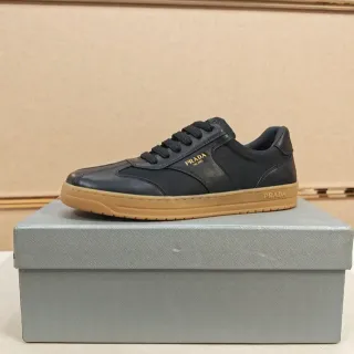 Prada أسود وبيج Lifestyle Sneakers