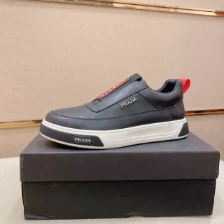 Prada Baskets Lifestyle Noir et Rouge Cuir Slip-On