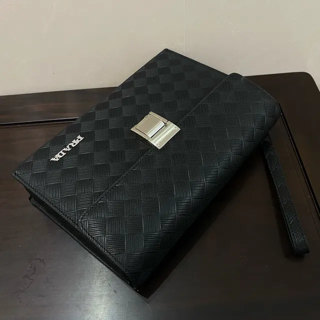 Prada Noir Argent Intrecciato Cuir tressé Flap-Top Silhouette Pochette envelope 4
