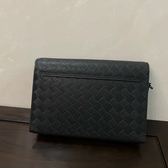 Prada Noir Argent Intrecciato Cuir tressé Flap-Top Silhouette Pochette envelope 5