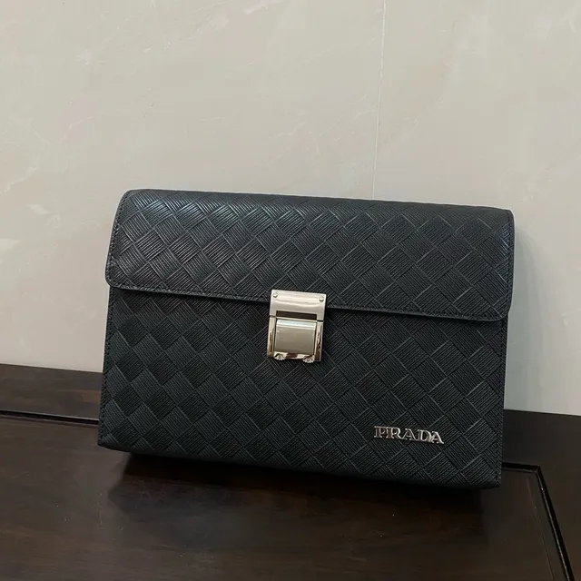 Prada Noir Argent Intrecciato Cuir tressé Flap-Top Silhouette Pochette envelope 6