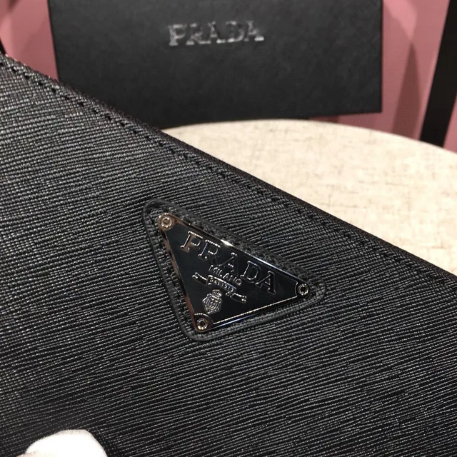 Portefeuille long Prada noir argent cuir Saffiano texture fermeture à glissière 4