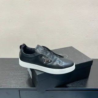 Prada أسود أبيض سيليب أون جلد علوي أسلوب حياة سنيكرز