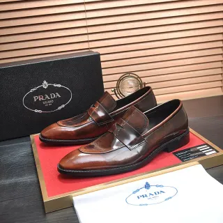 Prada بني أسود جلد مصقول حزام باترنت لمسة مكاسين