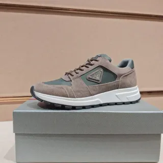 Prada Marron et Vert Daim et Synthétique Panelées Plaque Logo Triangulaire Sneakers Lifestyle