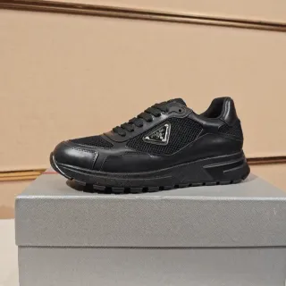 Prada Cloudbust काले चमड़े और जाली लाइफस्टाइल स्नीकर