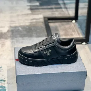 Prada Cloudbust أحذية رياضية سوداء جلدية بأسلوب حياة