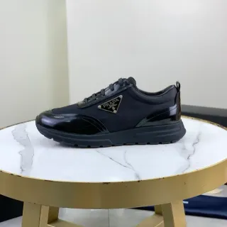 Prada Cloudbust Sneakers Lifestyle Noir Matériau Mixte Partie Supérieure Glossy Patent Toe Cap