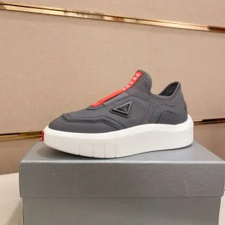 Prada Cloudbust Zapatillas lifestyle grises y rojas slip-on