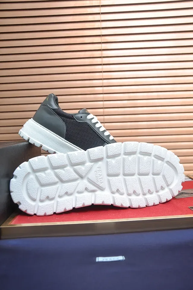 Prada Cloudbust ধূসর সাদা প্ল্যাটফর্ম সোল জালি এবং চামড়া উপর লাইফস্টাইল স্নিকার্স 3