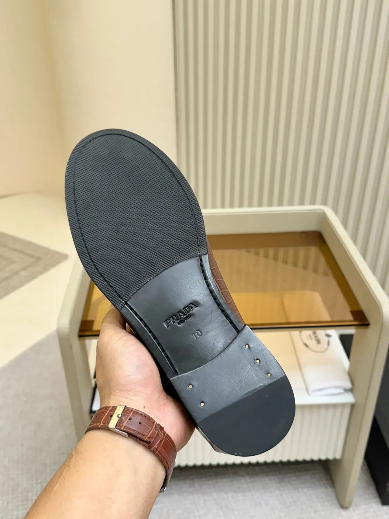 Mocassins Prada Marron Noir Cuir de Croc Embossé Boucle Plaque Métal 2
