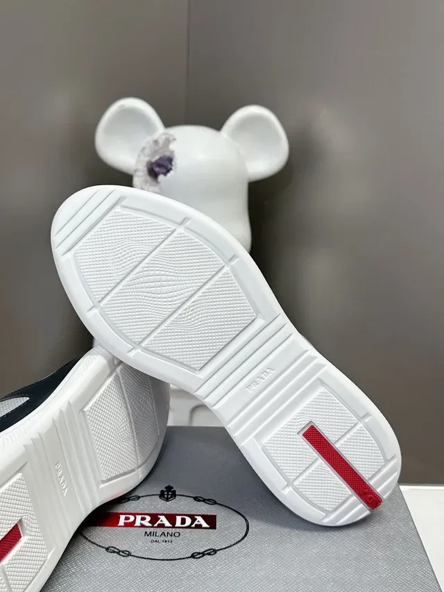 Prada Tênis Lifestyle Marinho Prateado Couro Patent Brilhante Bico Painéis Malha Laterais 9