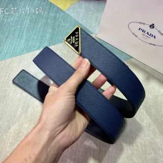 حزام Prada Triangle أزرق بحري Saffiano جلد