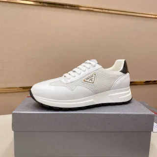 Prada সাদা কালো চামড়া এবং জাল উপর ত্রিভুজাকার লোগো প্লেক লাইফস্টাইল স্নিকার