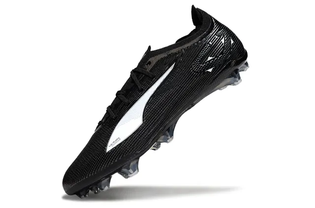 Puma Ultra Carbon Chaussures de football noir et blanc pour terrain ferme 3