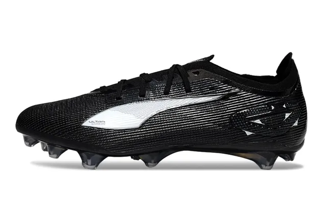 Puma Ultra Carbon Chaussures de football noir et blanc pour terrain ferme 7