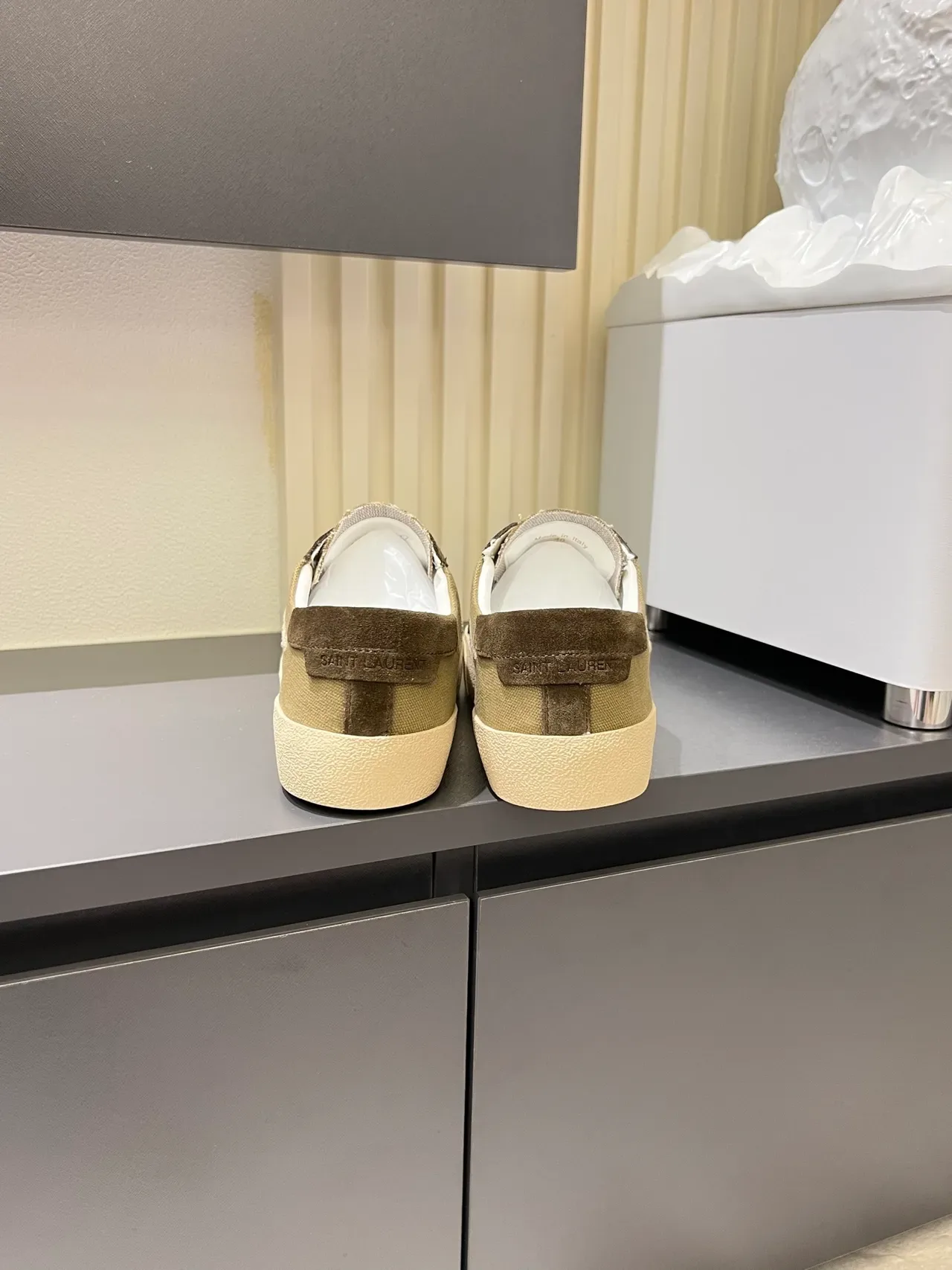 Saint Laurent Lona e Camurça Logo Bordado Tênis Lifestyle 2