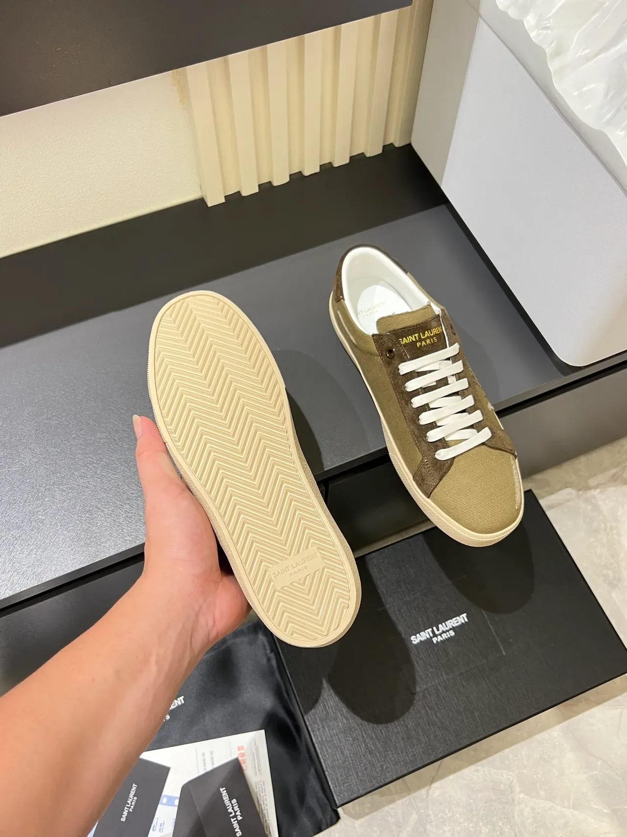 Saint Laurent Lona e Camurça Logo Bordado Tênis Lifestyle 4
