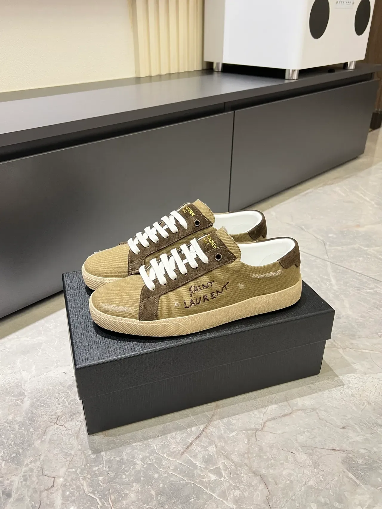 Saint Laurent Lona e Camurça Logo Bordado Tênis Lifestyle 5
