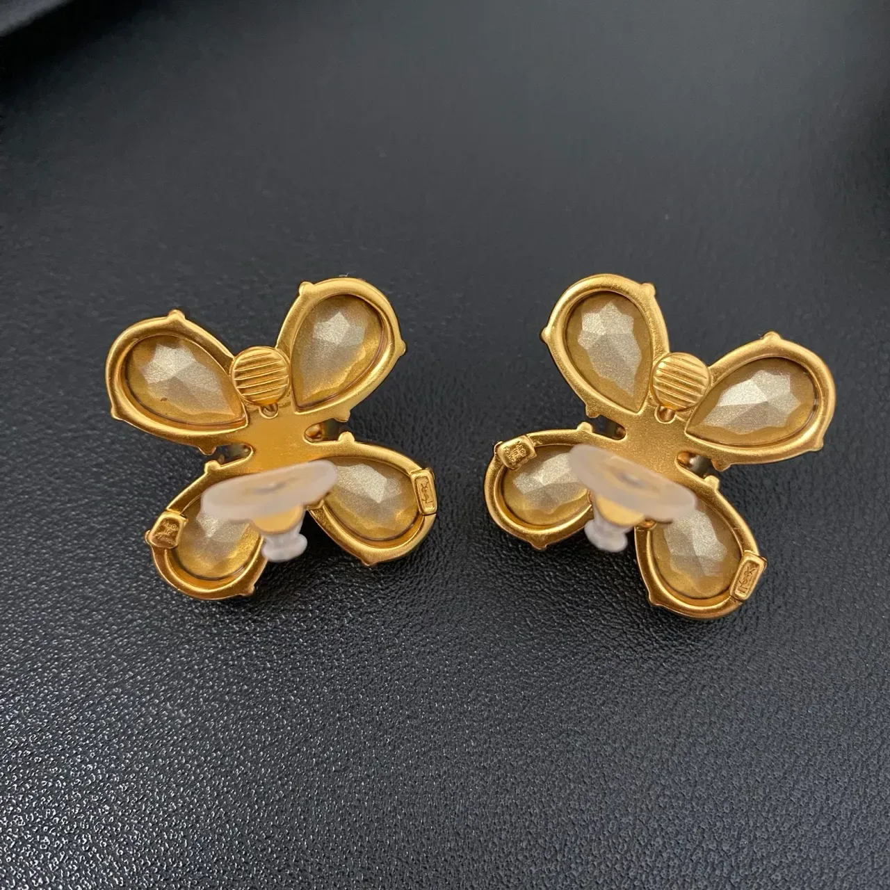 Saint Laurent Boucles d'oreilles en forme de fleur en cristal faceté 4
