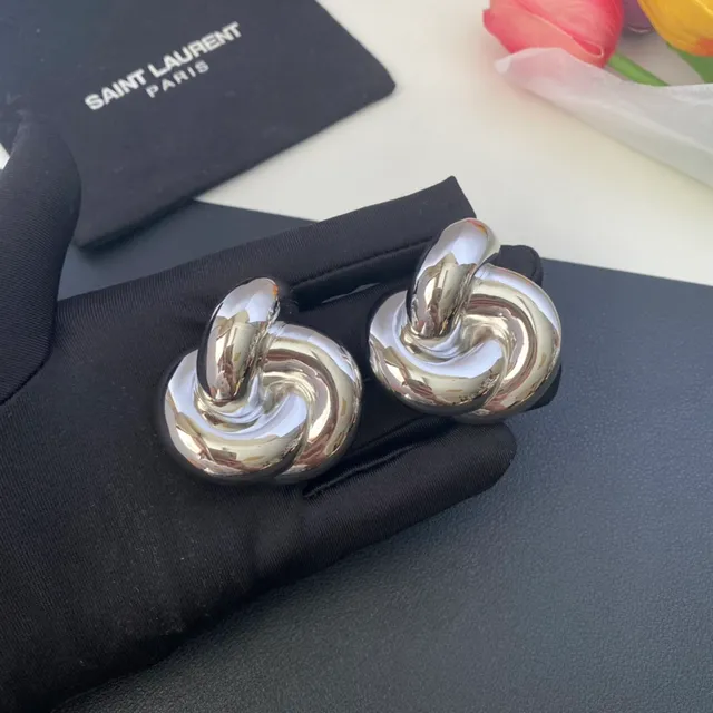 Saint Laurent Knot brincos escultóricos em ouro e prata polidos 7