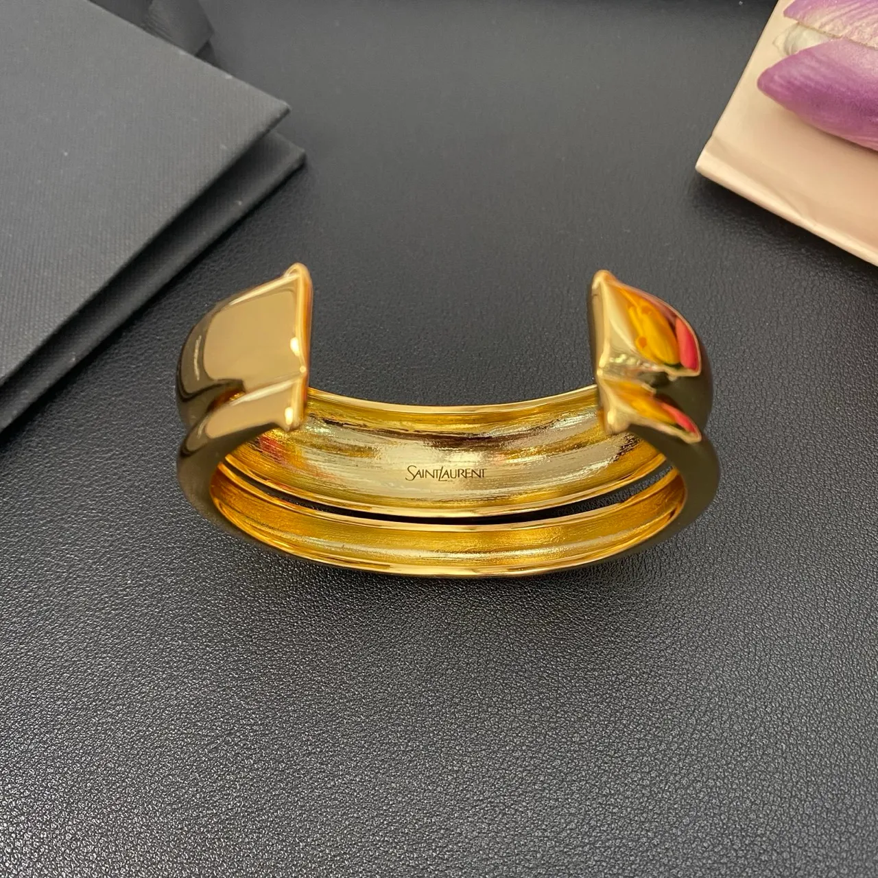 Saint Laurent Loulou Bracelet sculptural en or poli à double couche 4