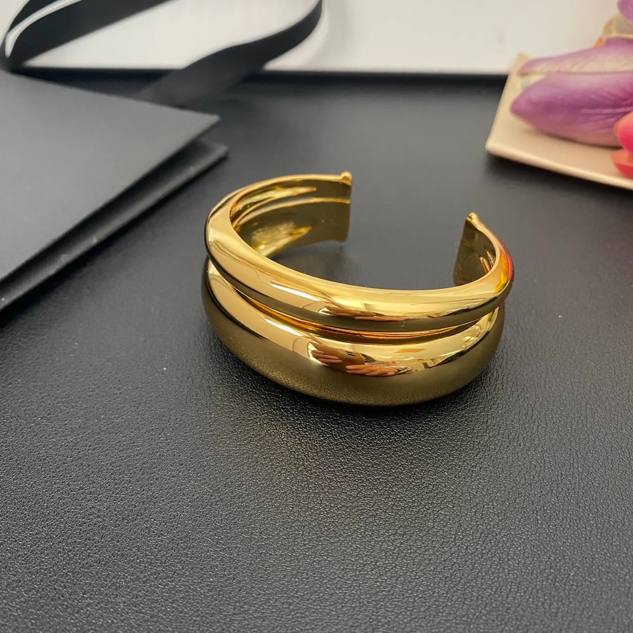 Saint Laurent Loulou Bracelet sculptural en or poli à double couche 5