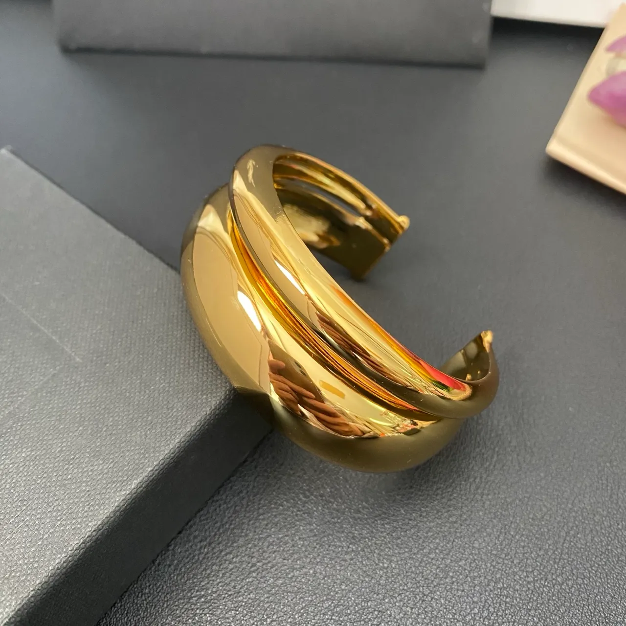 Saint Laurent Loulou Bracelet sculptural en or poli à double couche 7
