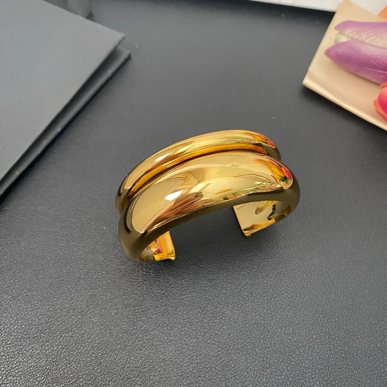 Saint Laurent Loulou Bracelet sculptural en or poli à double couche 11