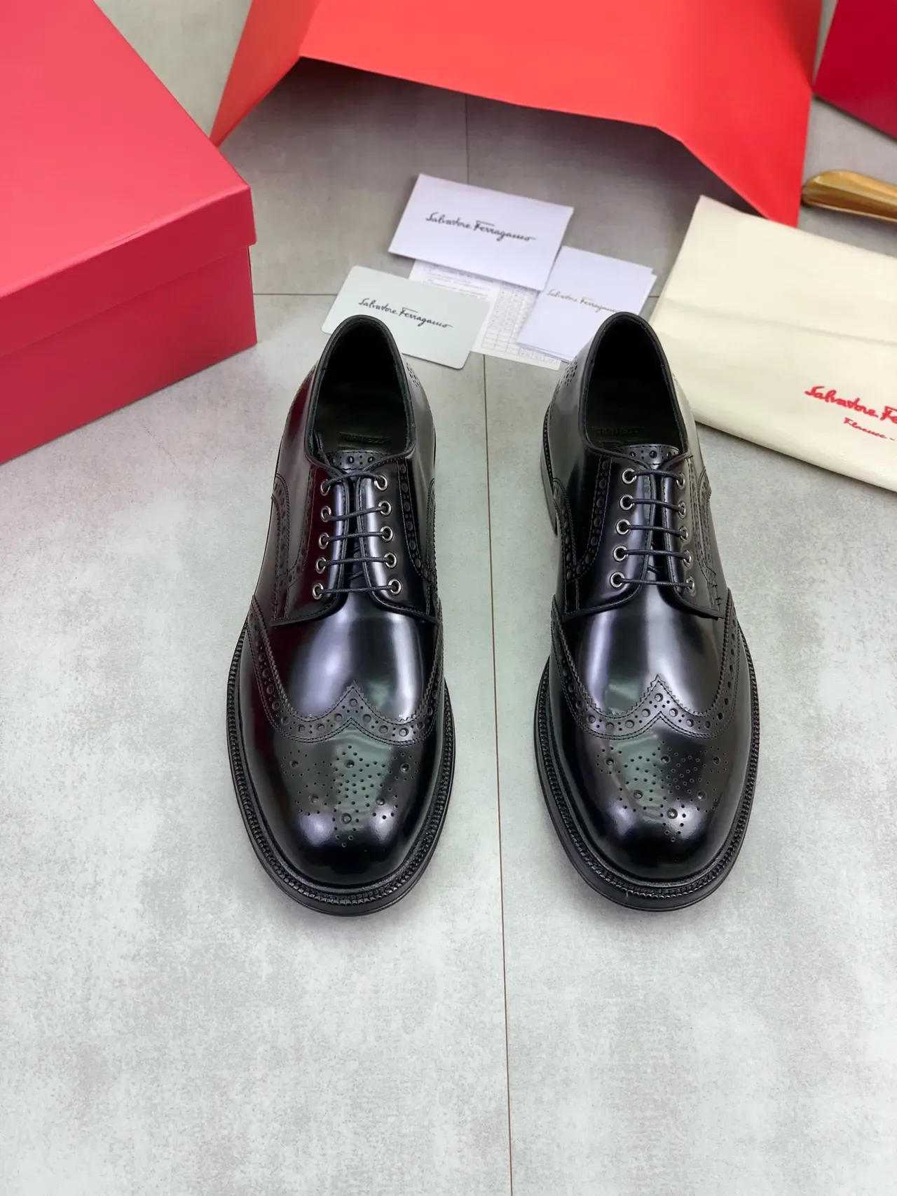 Salvatore Ferragamo Brogues Full Brogue Wingtip Cuir Noir 4