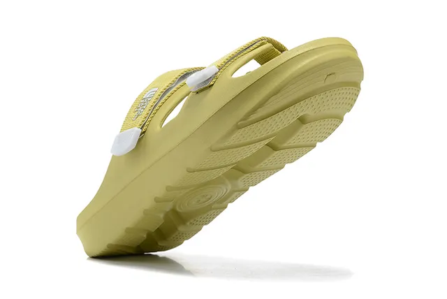 The North Face Base Camp Slide Pale Yellow Slippers 17