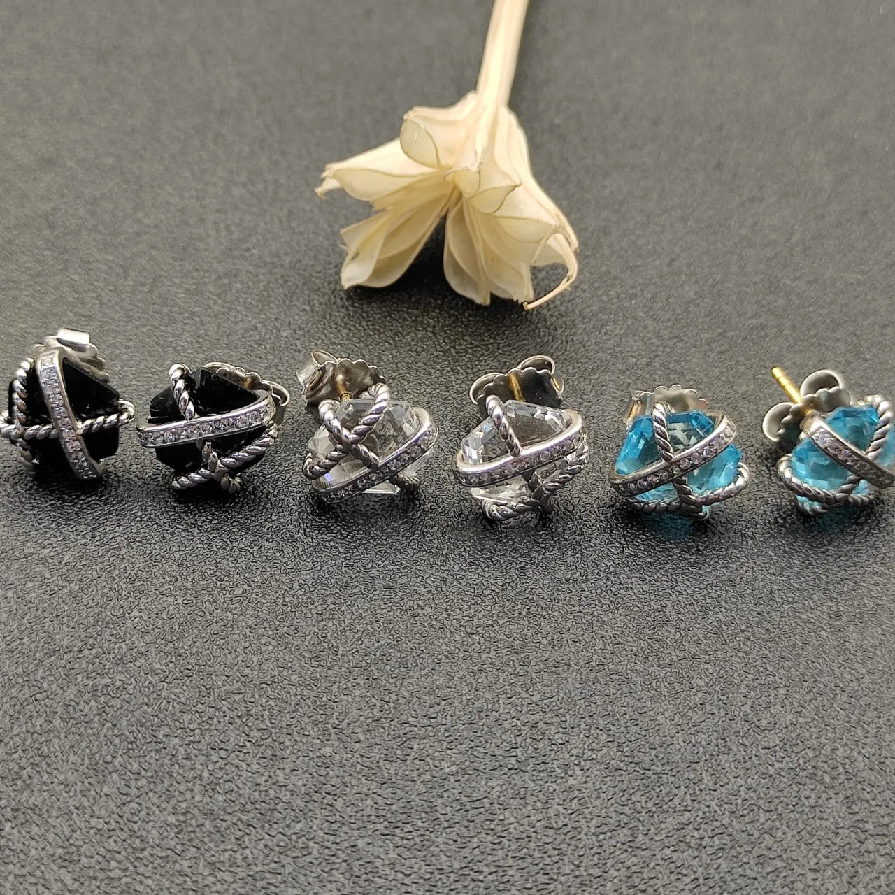 Tiffany & Co. HardWear Brincos com perno de Gema Azul e Diamante 5