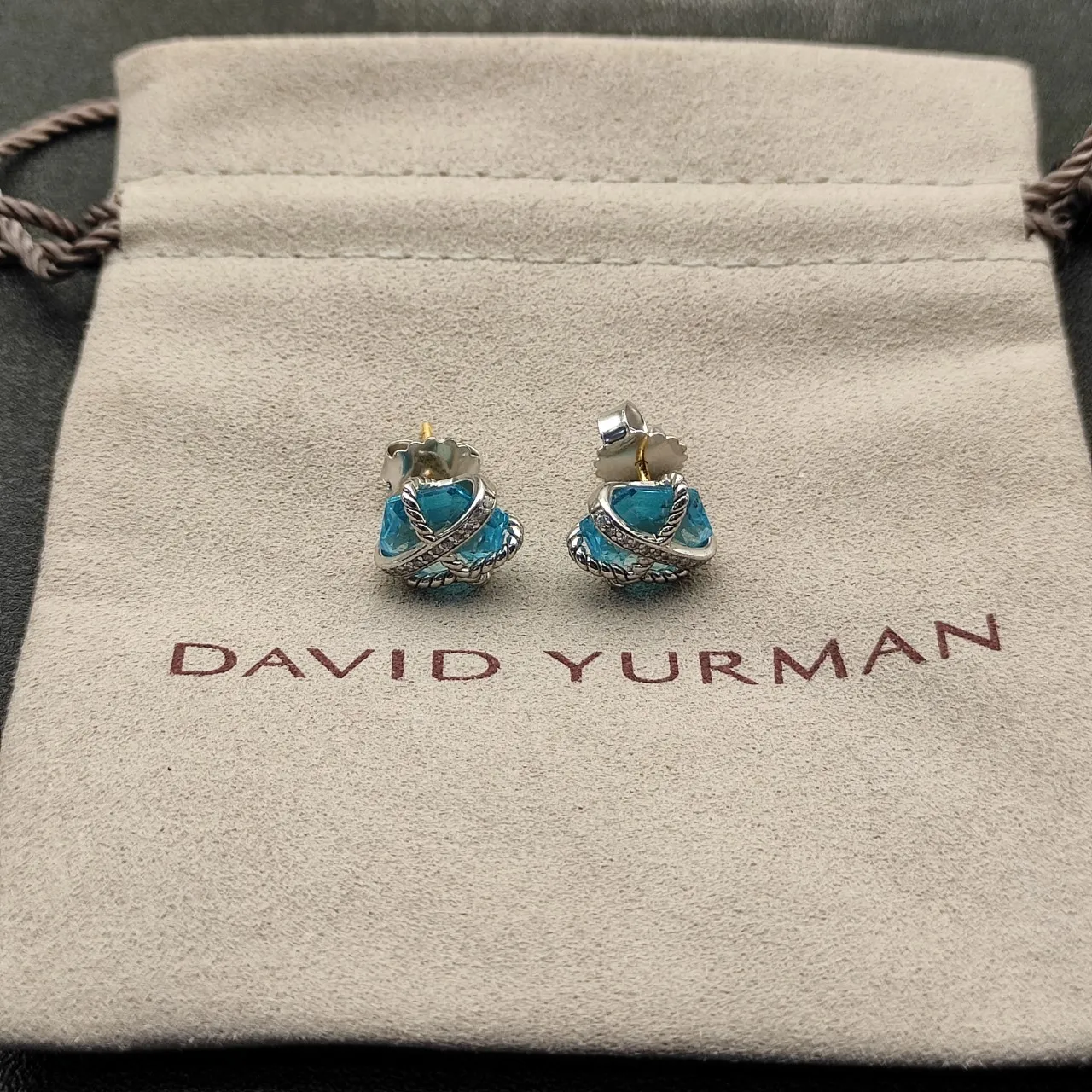 Tiffany & Co. HardWear Brincos com perno de Gema Azul e Diamante 9