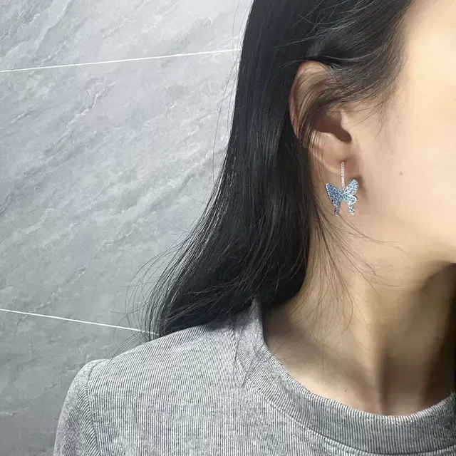 Tiffany & Co. Brincos de aro azul Pavé borboleta 2