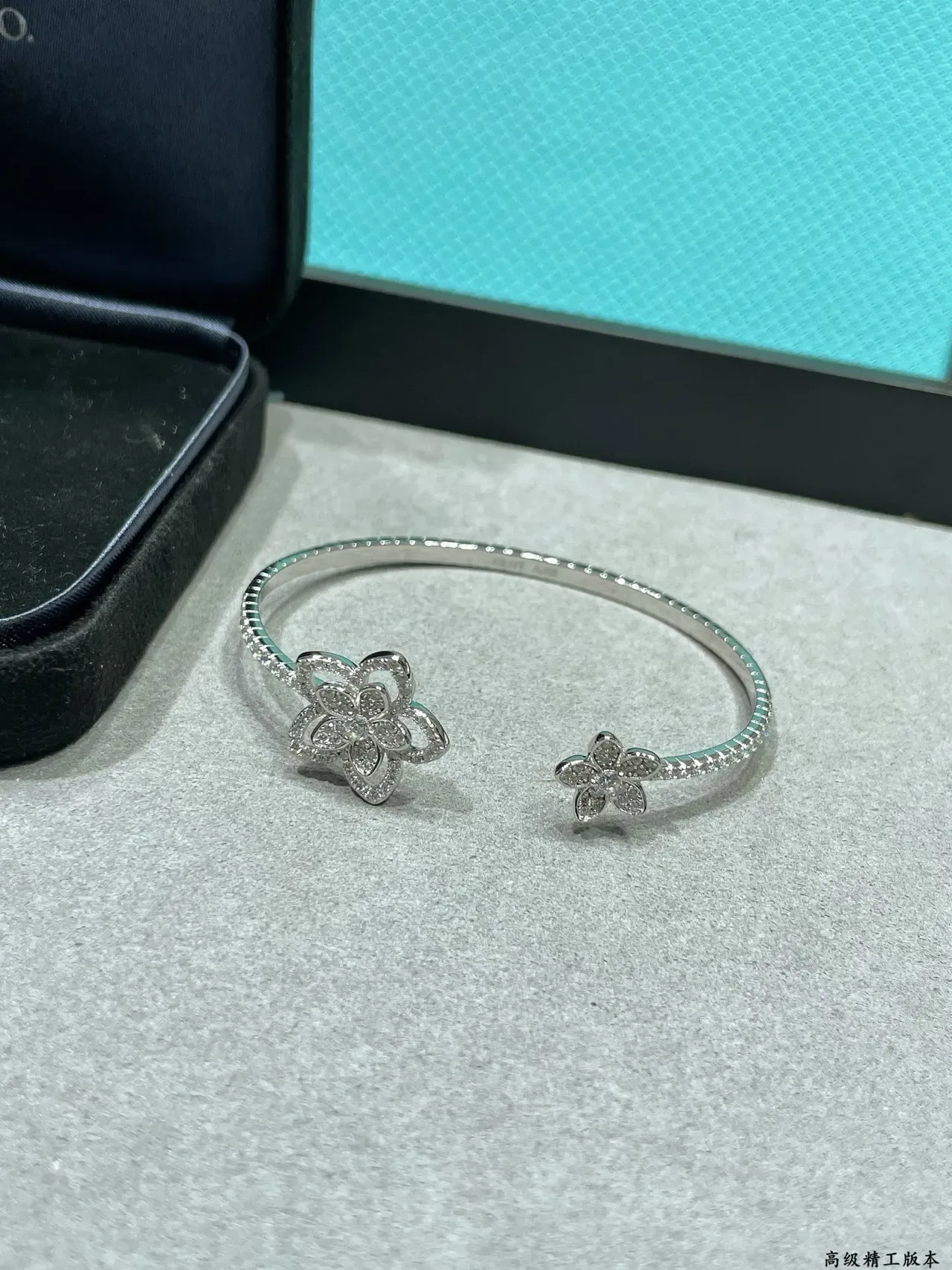 Tiffany & Co. Bracelete Floral Prata Branco Forma de Flor Diamantes Pavé 5