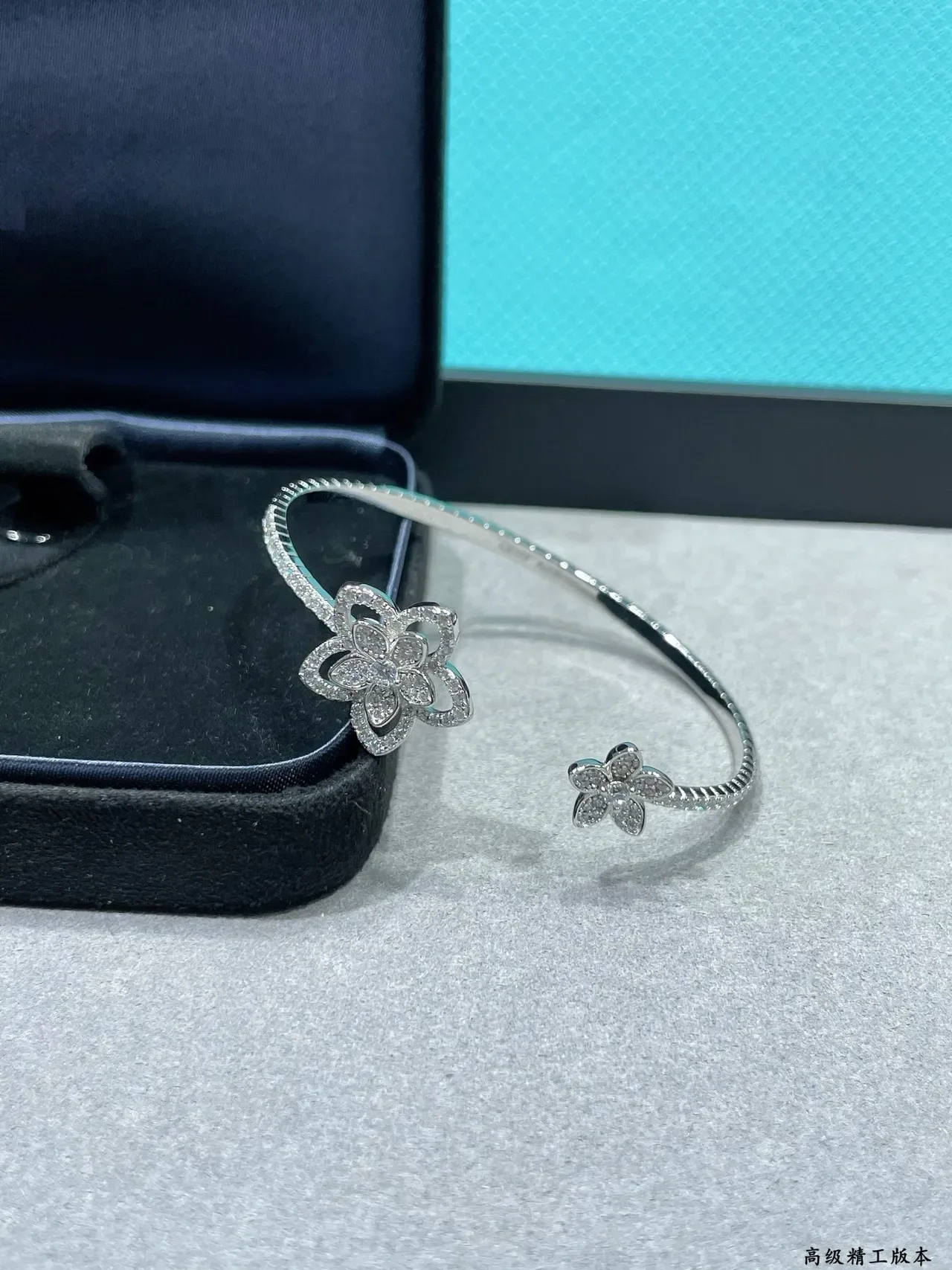 Tiffany & Co. Bracelete Floral Prata Branco Forma de Flor Diamantes Pavé 6