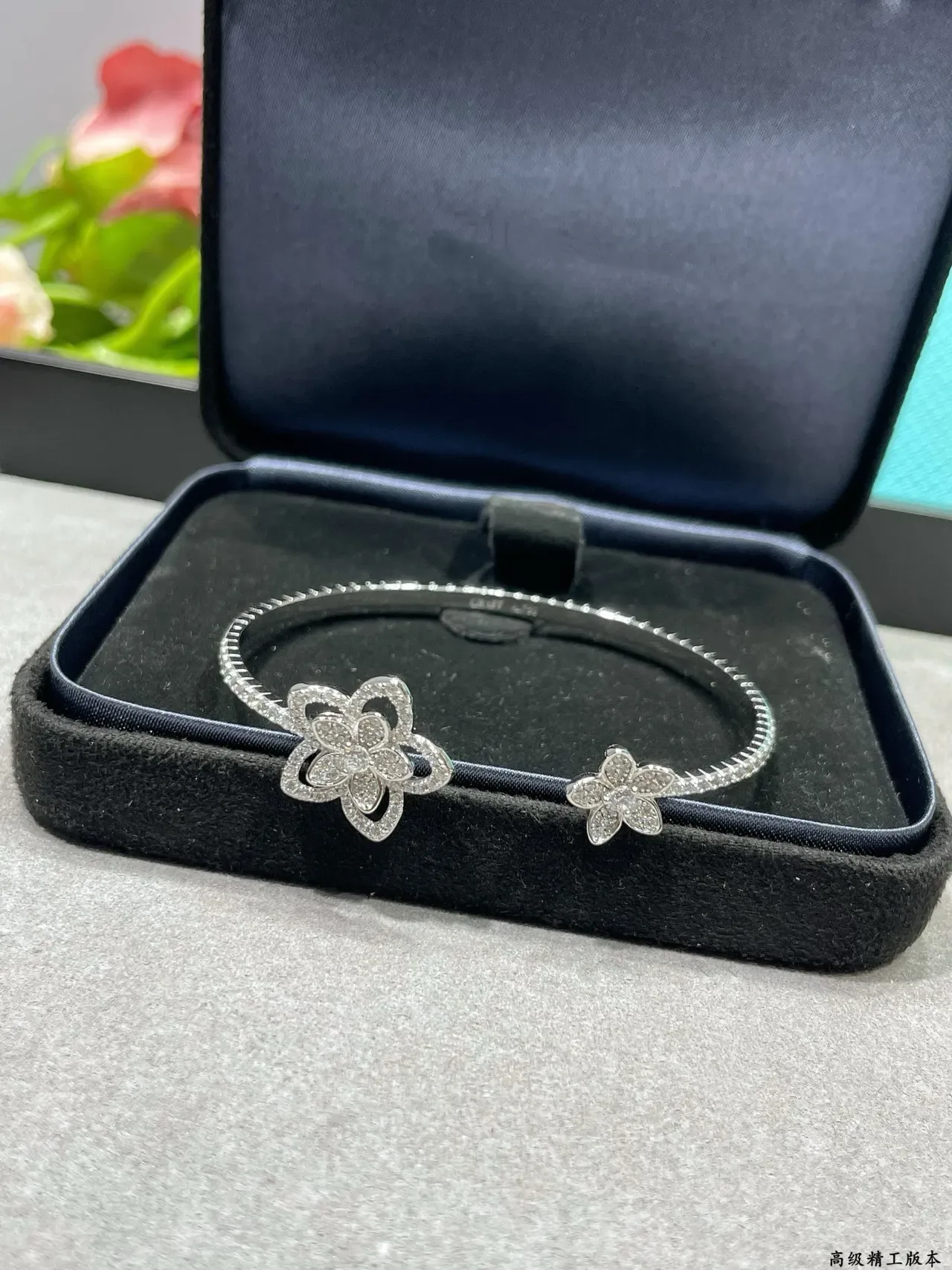 Tiffany & Co. Bracelete Floral Prata Branco Forma de Flor Diamantes Pavé 7