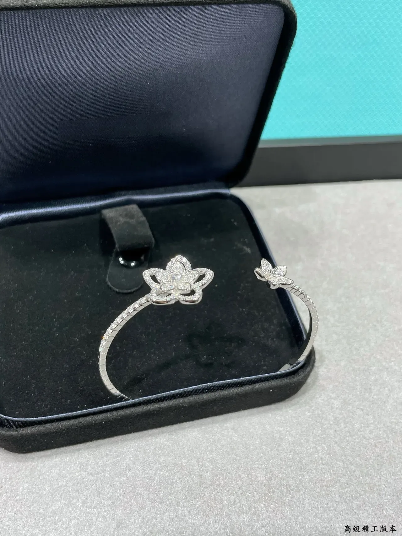 Tiffany & Co. Bracelete Floral Prata Branco Forma de Flor Diamantes Pavé 8