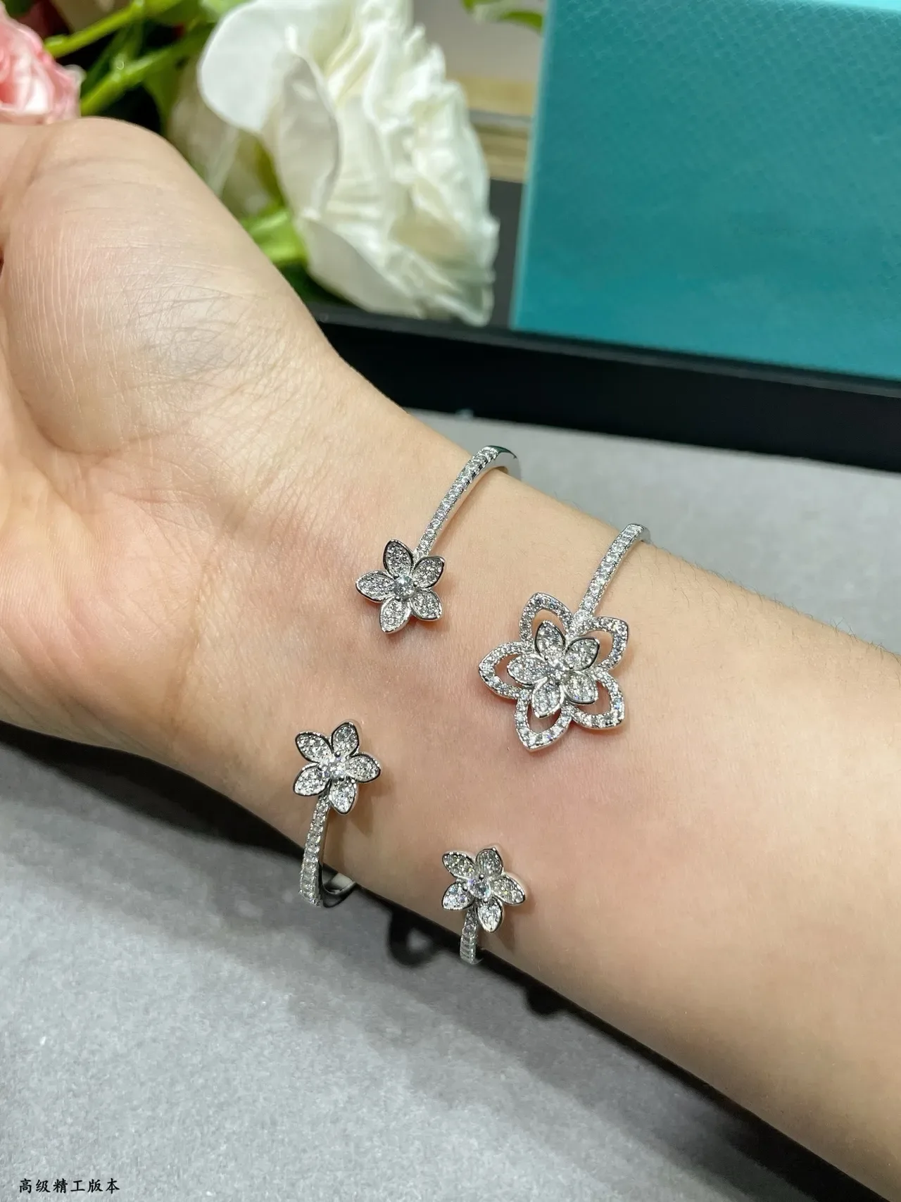 Tiffany & Co. Bracelete Floral Prata Branco Forma de Flor Diamantes Pavé 9