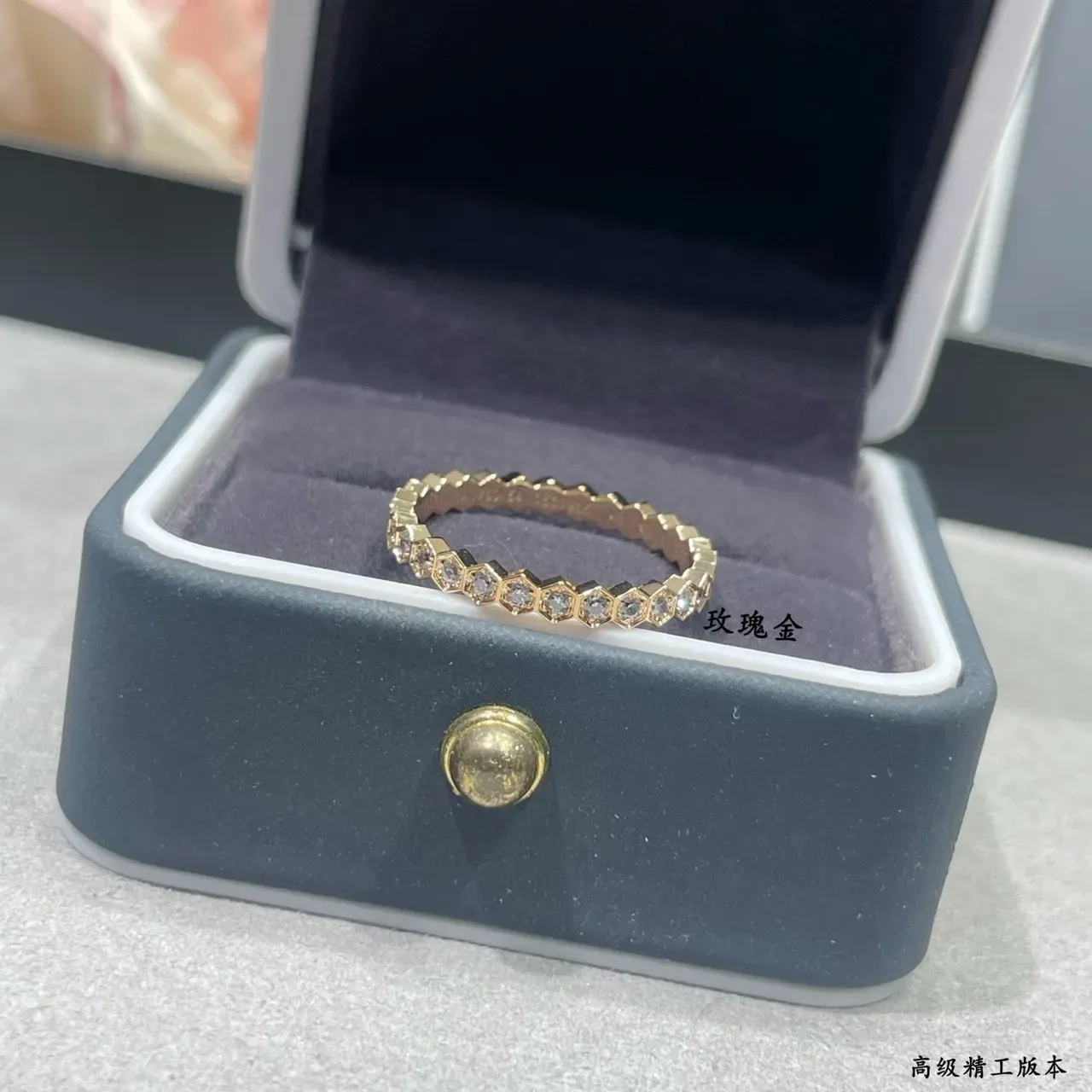Tiffany & Co. Anillo con banda hexagonal de panal en oro y plata con diamantes pavé 8