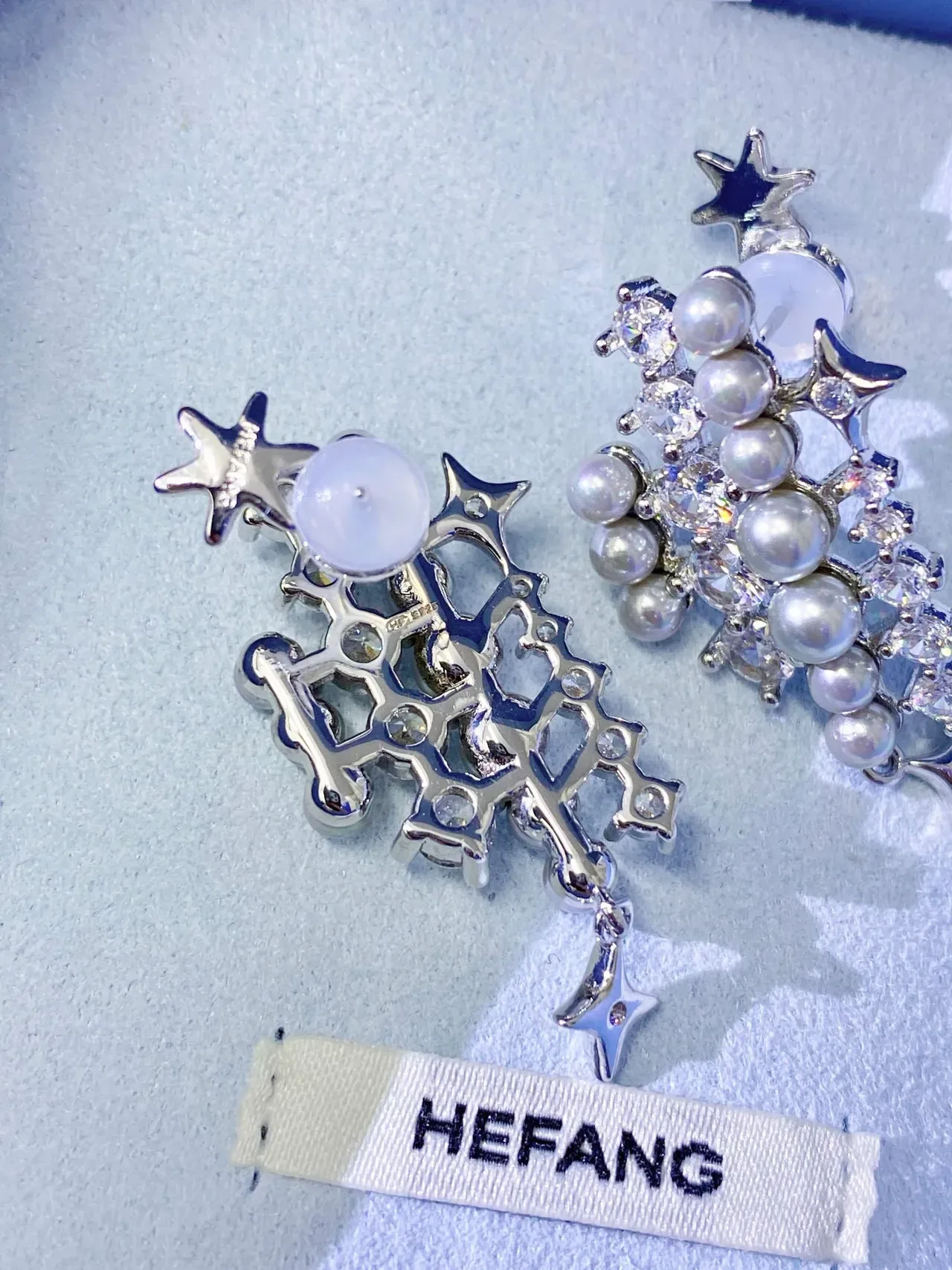 Tiffany & Co. Boucles d'oreilles pendantes en perles et cristaux en cluster d'étoiles 5