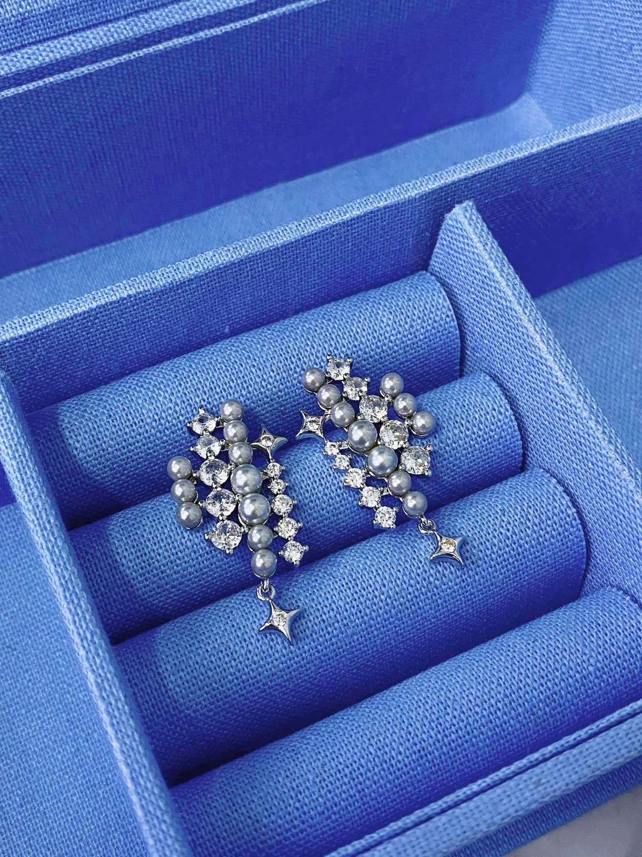 Tiffany & Co. Boucles d'oreilles pendantes en perles et cristaux en cluster d'étoiles 7