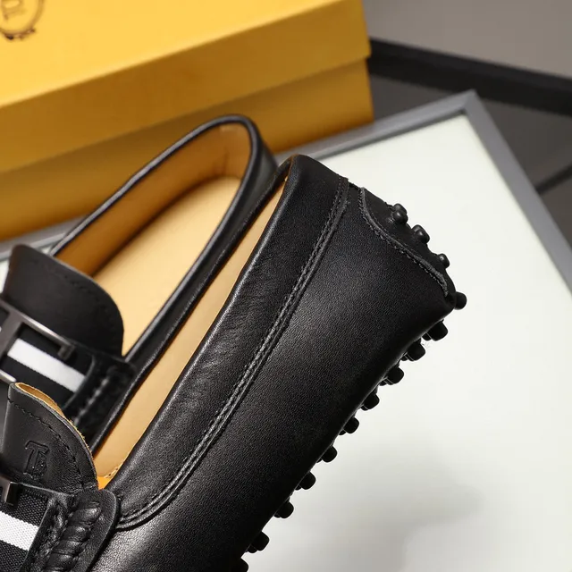 Tod's H-Buckle Mocassim de couro preto e branco com alça 4