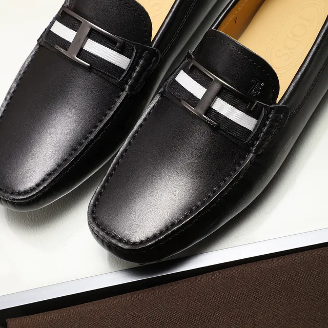 Tod's H-Buckle Mocassim de couro preto e branco com alça 6