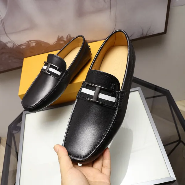 Tod's H-Buckle Mocassim de couro preto e branco com alça 7