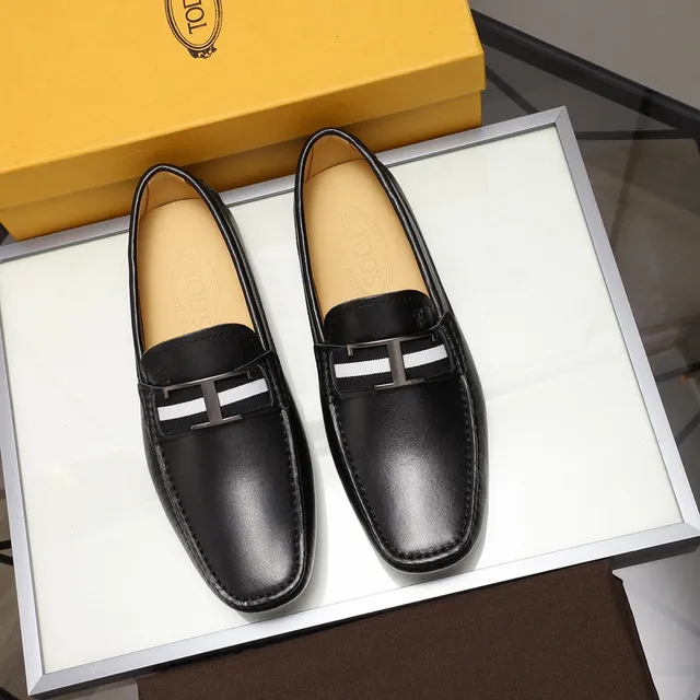 Tod's H-Buckle Mocassim de couro preto e branco com alça 8